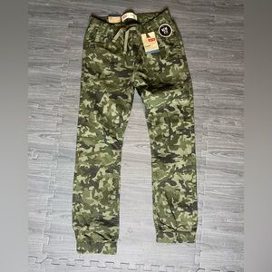 Nwt Levi’s camouflage pants joggers kids size 12